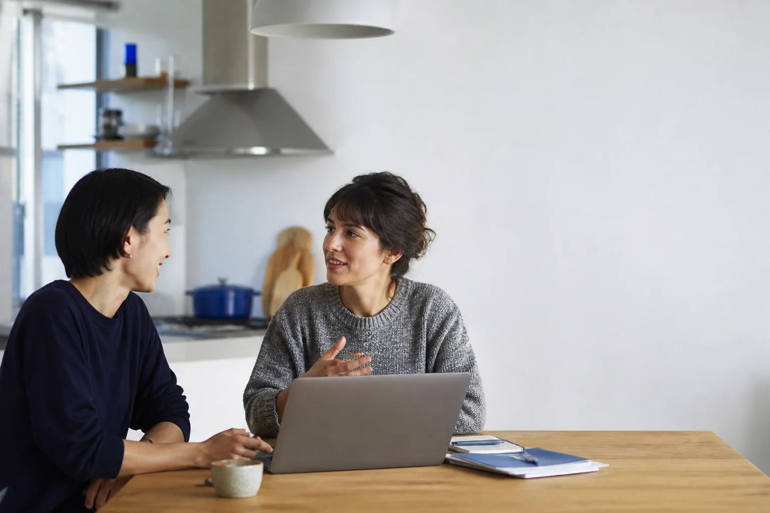 Two people having a relaxed conversation